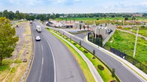 Acceso principal sobre libramiento sur poniente lotes industriales queretaro - A.R.C. Inmobiliaria