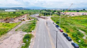 Vialidad principal con redes subterraneas de agua drenaje y fibra optica - A.R.C. Inmobiliaria