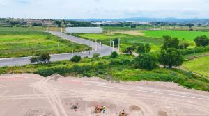 Terreno compactado listo para cimentacion de plantas de alta tecnologia - A.R.C. Inmobiliaria